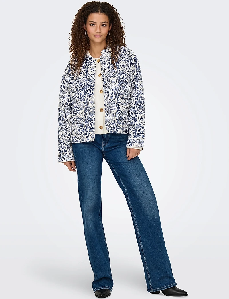 Manteau Matelassé Court à Imprimé Floral Tendance avec Poches Plaquées par Only