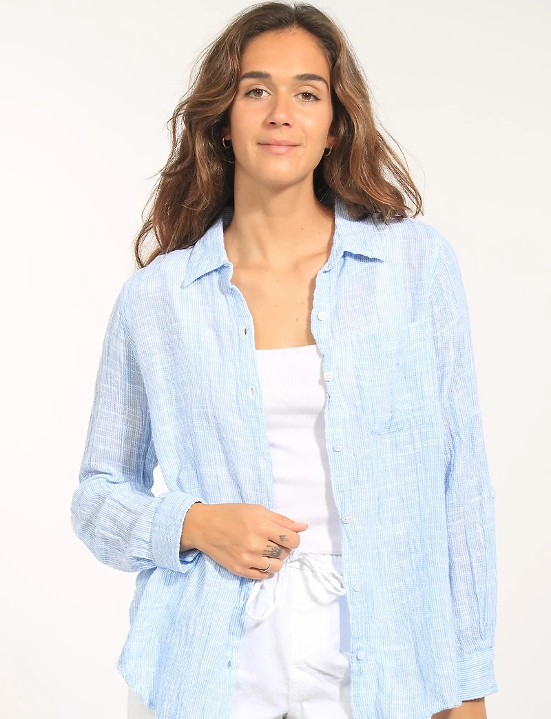 Chemise Texturée Boutonnée Avec Manches Ajustables et Poche Poitrine par Erika