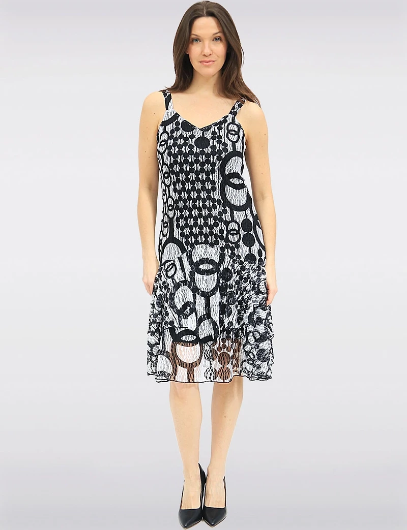 Robe N/B Doublée Sans Manches en Dentelle Imprimée à 2-Niveaux par Tango Mango