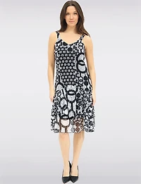 Robe N/B Doublée Sans Manches en Dentelle Imprimée à 2-Niveaux par Tango Mango