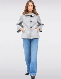 Manteau Court Évasé Chic en Scuba Extensible À Manches Évasées 3/4 par Froccella