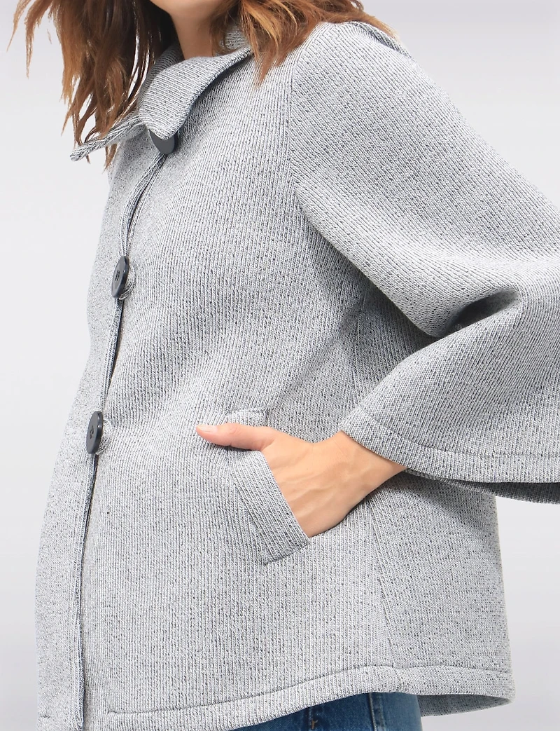 Manteau Court Évasé Chic en Scuba Extensible À Manches Évasées 3/4 par Froccella