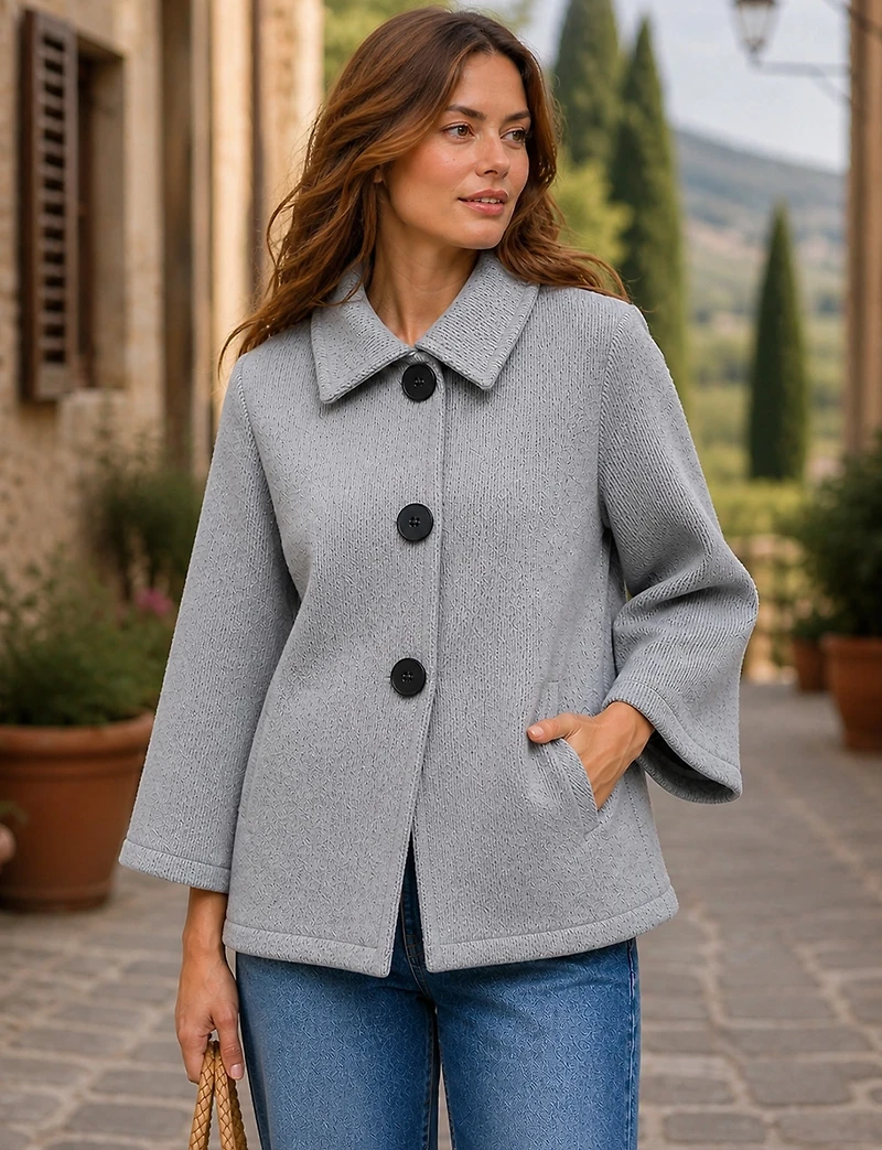 Manteau Court Évasé Chic en Scuba Extensible À Manches Évasées 3/4 par Froccella