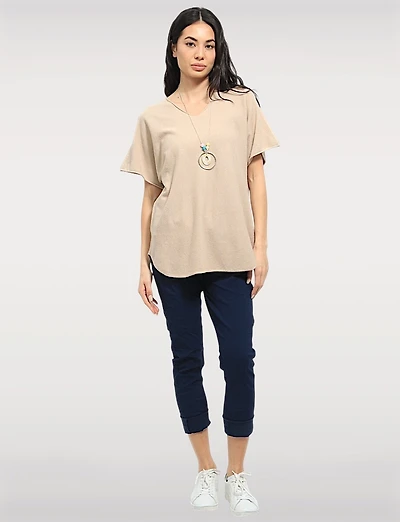 Pull Doux à Manches Courtes Col V Ourlet Arrondi & Collier Inclus par Froccella