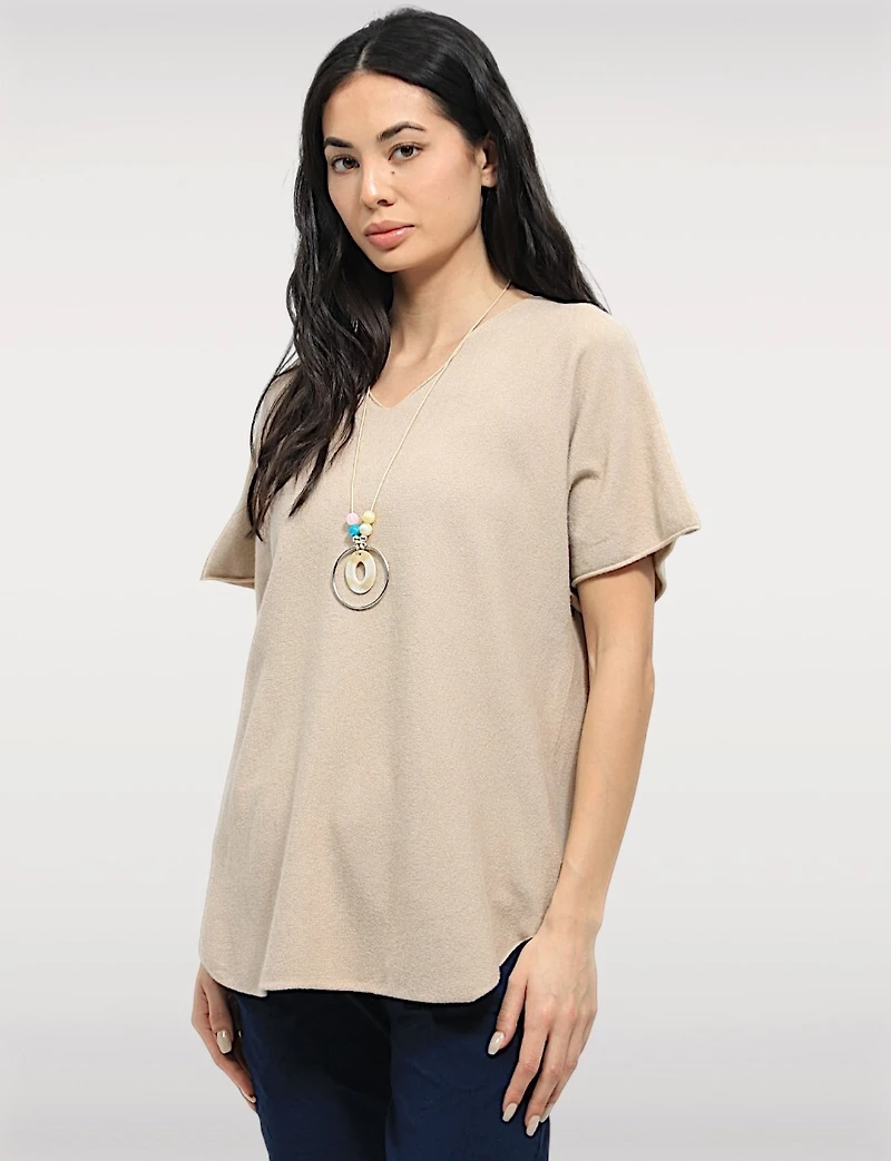 Pull Doux à Manches Courtes Col V Ourlet Arrondi & Collier Inclus par Froccella