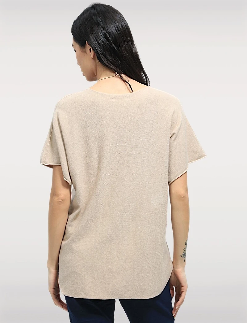 Pull Doux à Manches Courtes Col V Ourlet Arrondi & Collier Inclus par Froccella