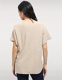 Pull Doux à Manches Courtes Col V Ourlet Arrondi & Collier Inclus par Froccella