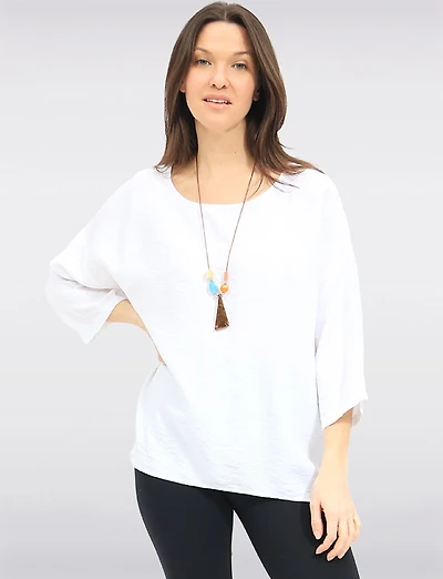 Haut Fluide à Ourlet Asymétrique Manches 3/4 Col Rond et Collier par Froccella