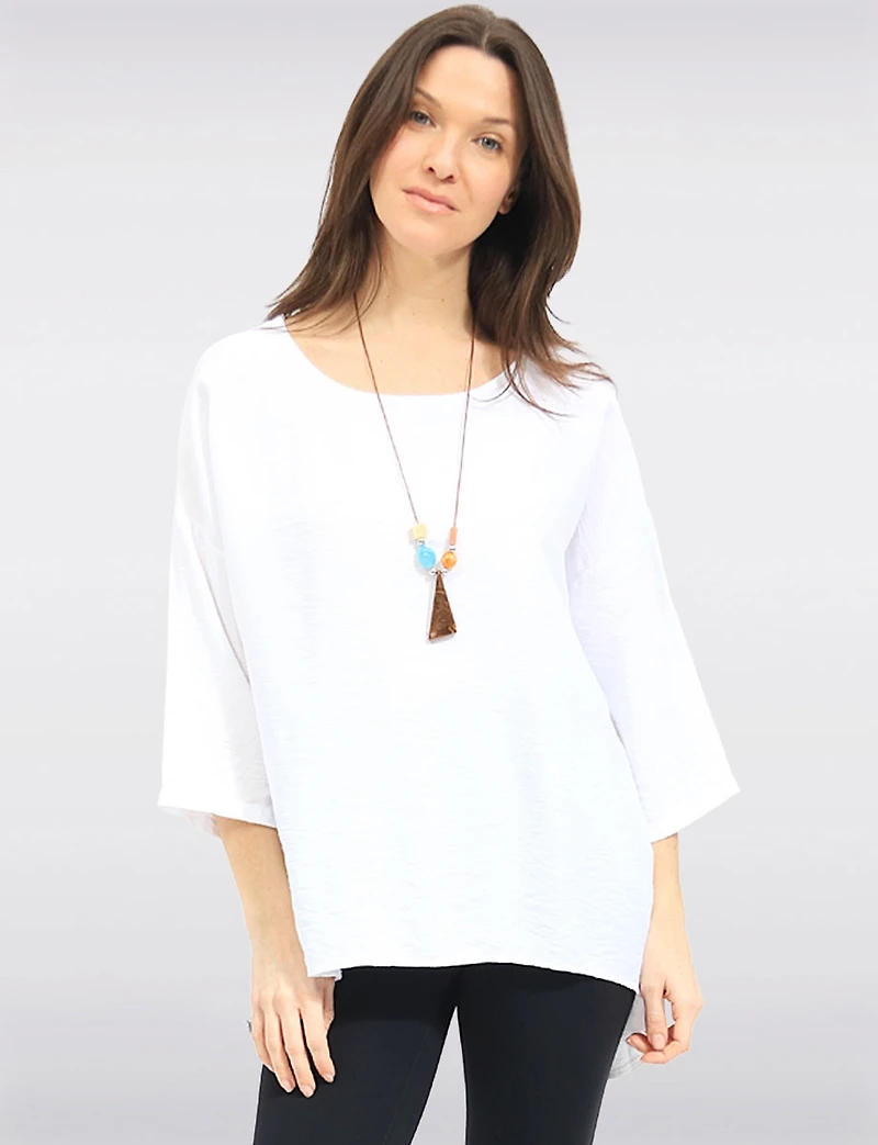 Haut Fluide à Ourlet Asymétrique Manches 3/4 Col Rond et Collier par Froccella