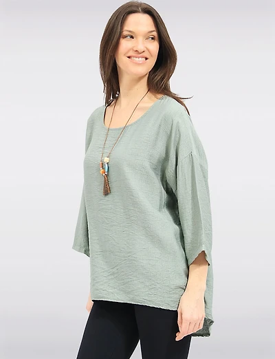 Haut Fluide à Ourlet Asymétrique Manches 3/4 Col Rond et Collier par Froccella