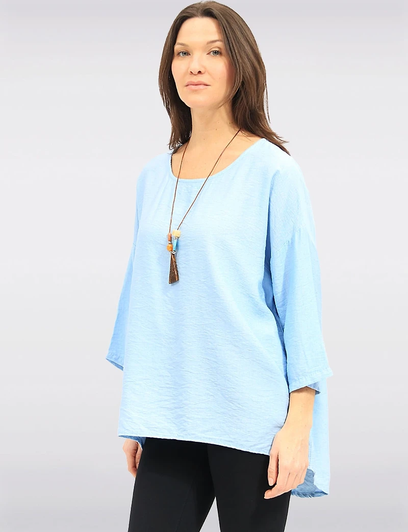 Haut Fluide à Ourlet Asymétrique Manches 3/4 Col Rond et Collier par Froccella