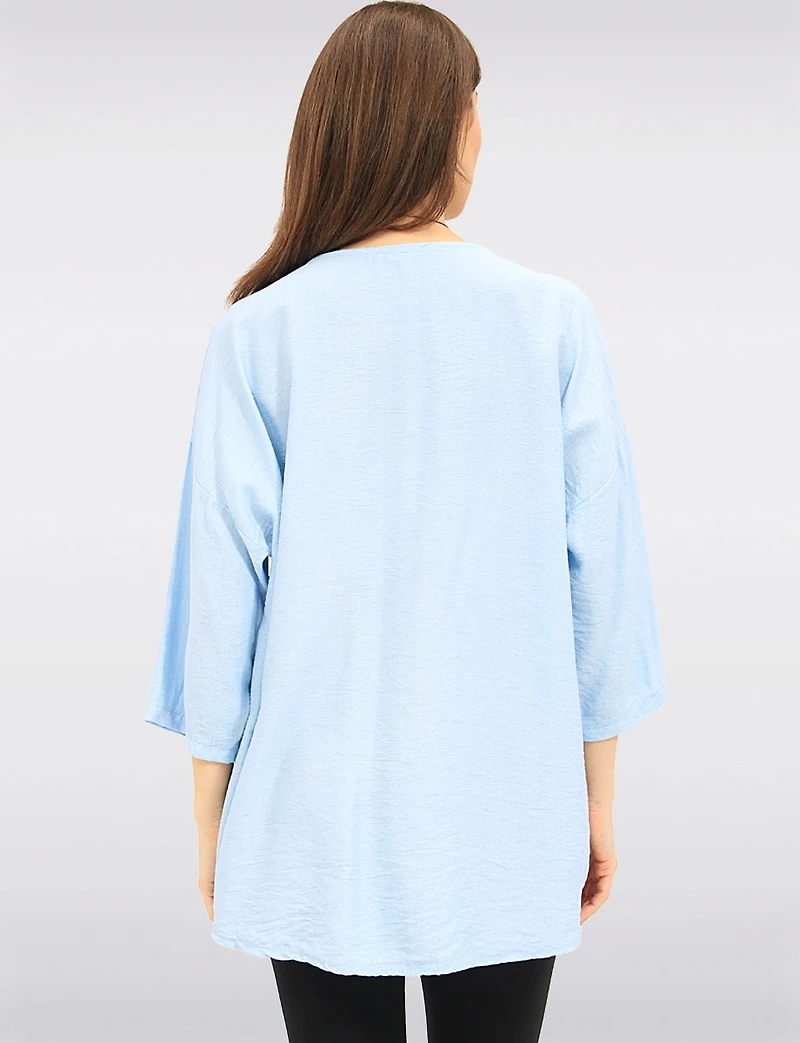 Haut Fluide à Ourlet Asymétrique Manches 3/4 Col Rond et Collier par Froccella