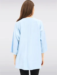 Haut Fluide à Ourlet Asymétrique Manches 3/4 Col Rond et Collier par Froccella