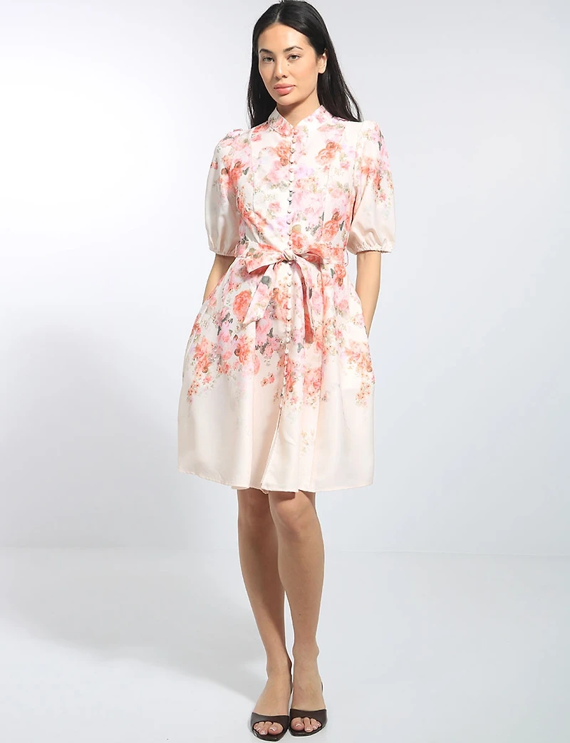 Robe Floral Col Officier Boutonnée Ceinturée À Manches Courtes Par Stella Morgan