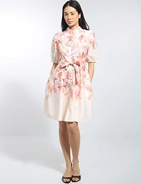 Robe Floral Col Officier Boutonnée Ceinturée À Manches Courtes Par Stella Morgan