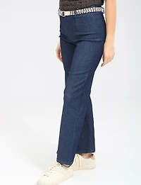 Pantalon en Denim Stretch Foncée Coupe Droite & Ceinture en Paille Par Froccella