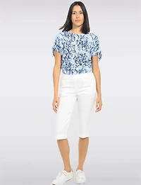 Capri Blanc Coupe Ajustée Extensible avec Deux Poches et Ourlet Boutonné