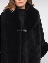 Manteaux Manteaux | La maison du manteau au Québec Cape Noire Ouverte Douce avec Bordure en Fausse Fourrure & Motif Animal Texturé
