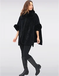 Manteaux Manteaux | La maison du manteau au Québec Cape-Châle Élégante Noire à Texture Chevron Douce Bordée de Fausse Fourrure