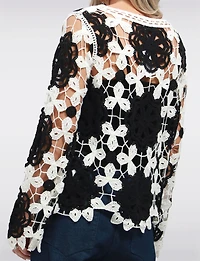 Haut Délicat en Crochet à Fleurs N&B Manches Longues Évasés par Point Zero