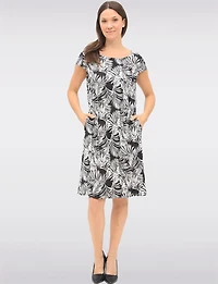 Robe Imprimée À Manches Courtes Coupe Ajustée Motif Feuilles Tropicales par Vamp