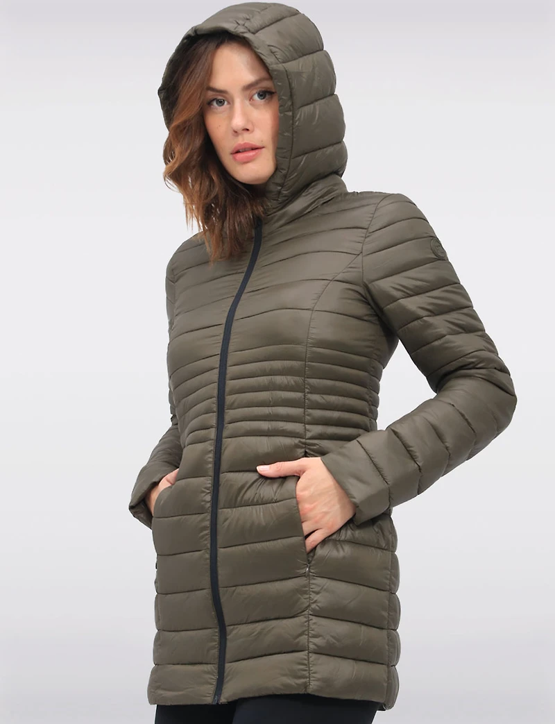 Manteau Long Végan Matelassé en Eco-duvet Ultraléger avec Capuche par Point Zero