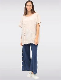 Haut à Manches Courtes en Broderie avec Boutons Décoratifs & Poche par Froccella