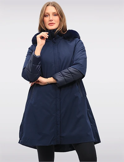 Manteau Trapèze À Capuche Bordé De Fausse Fourrure Doublé Matelassé Par Spanner