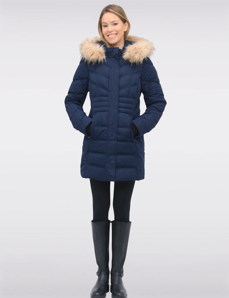 Doudoune Végan Matelassée à Capuche Amovible en Fausse Fourrure par Point Zero