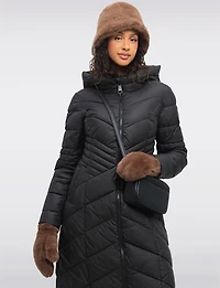 Chapeau seau fausse fourrure Article Boxing Day par DiFirenze | Manteaux