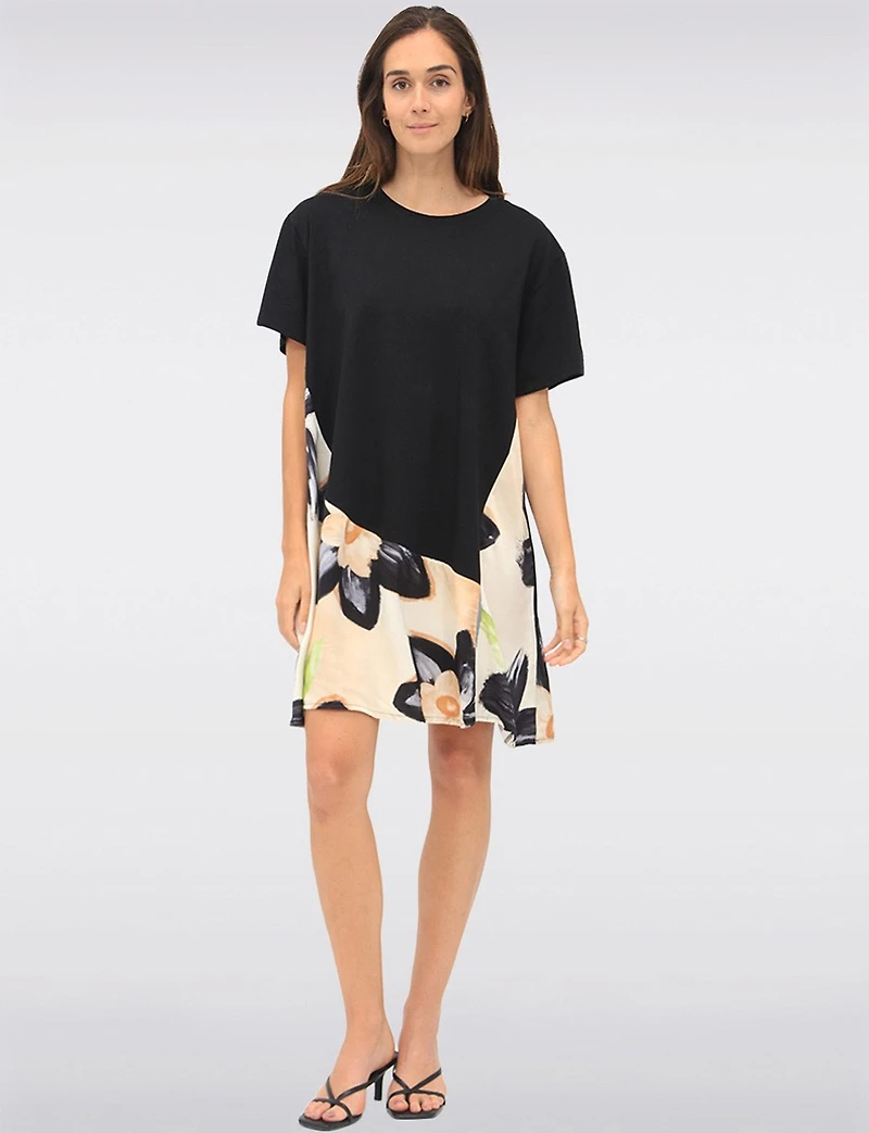 Robe Fluide à Manches Courtes Unie avec Détail d’Imprimé Abstrait par Froccella