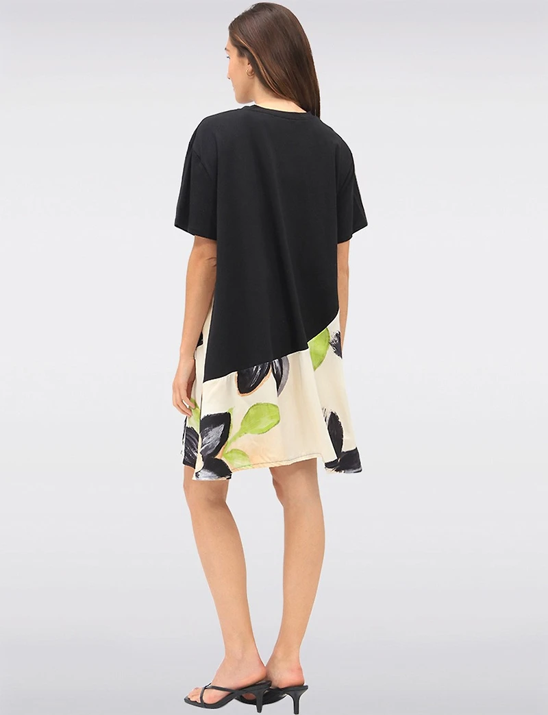 Robe Fluide à Manches Courtes Unie avec Détail d’Imprimé Abstrait par Froccella