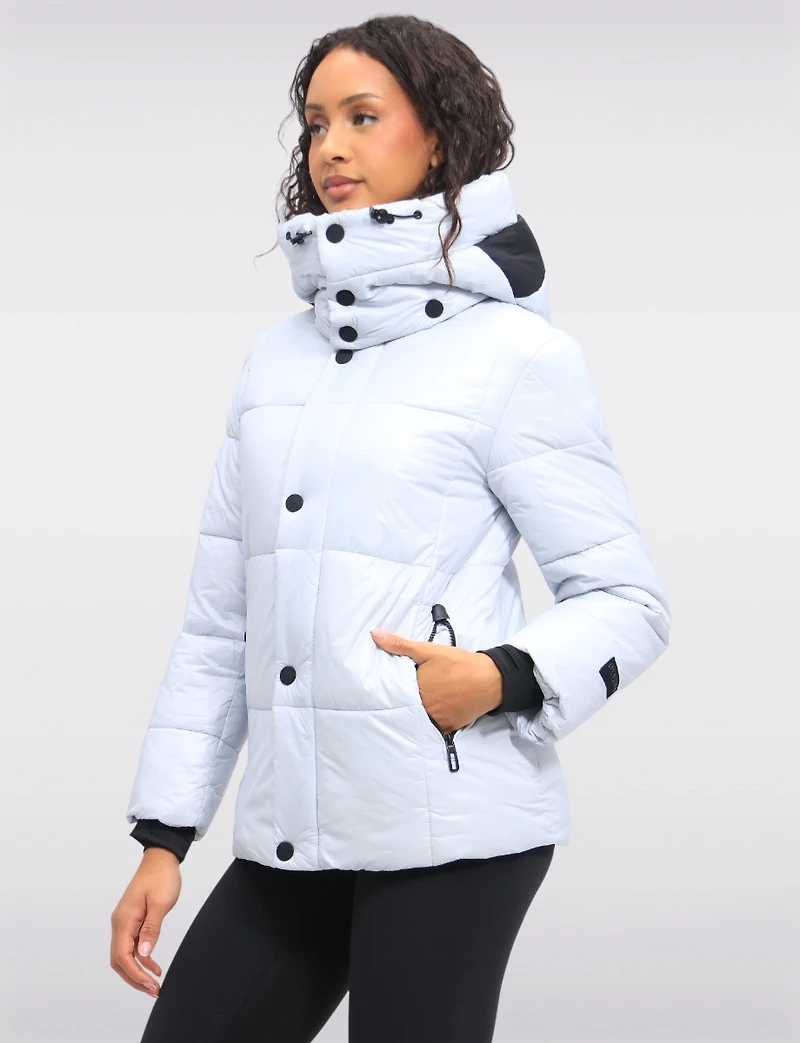 Doudoune Courte Vegan Bleu Clair Tendance Avec Capuche Amovible Par Oxygen