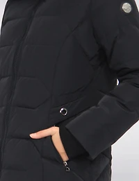 Végan Veste matelassée avec capuche en fausse fourrure par Saki