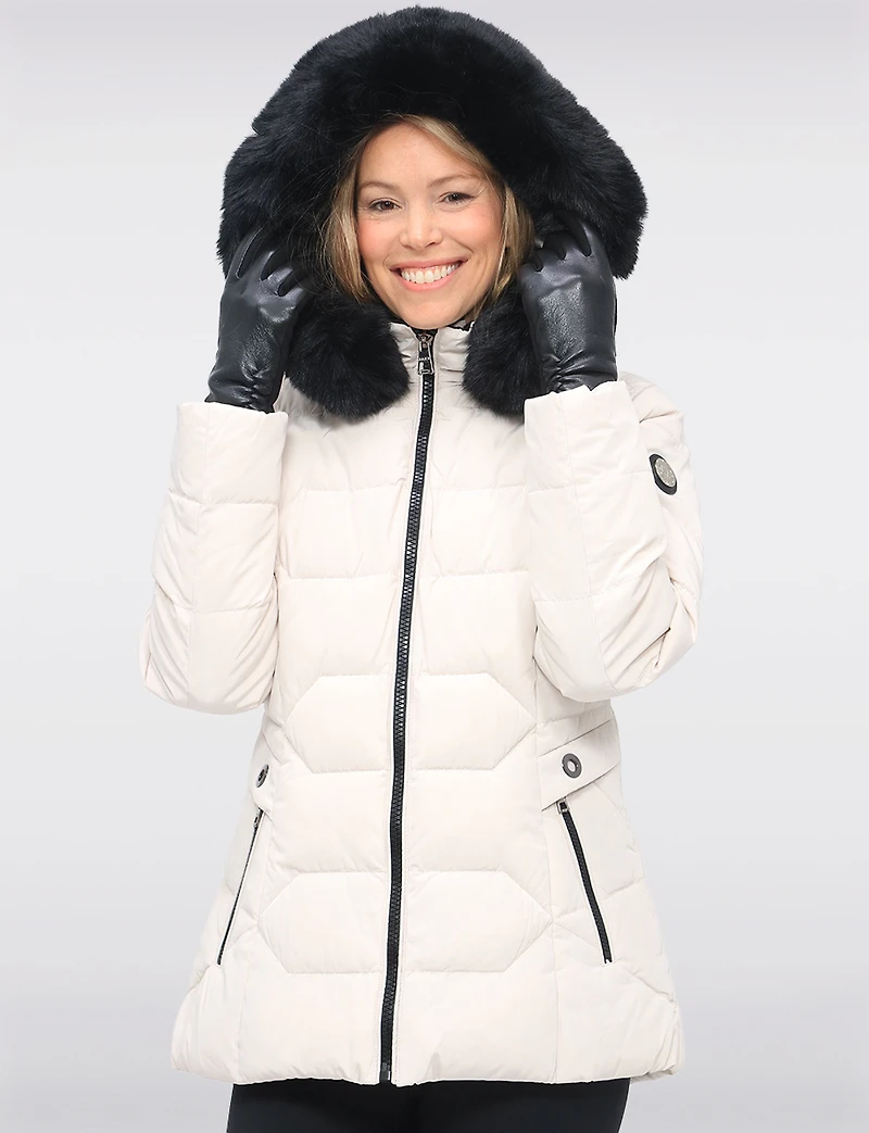 Végan Veste matelassée avec capuche en fausse fourrure par Saki