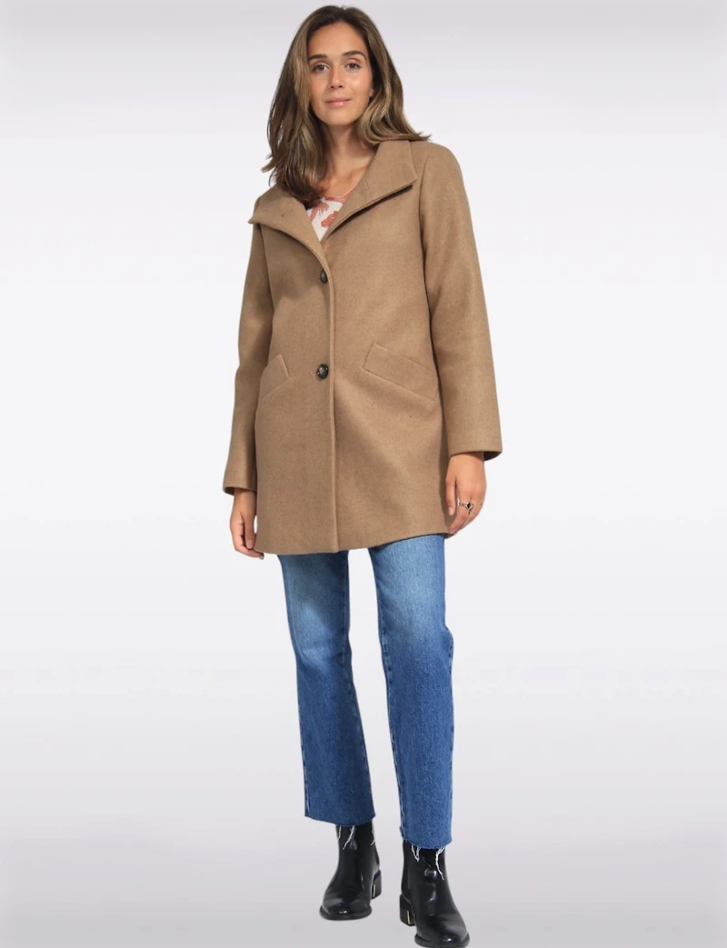 Manteau Zoe Coupe Droite en Laine Mélangée Col Haut & Boutonnage Simple Par Saki