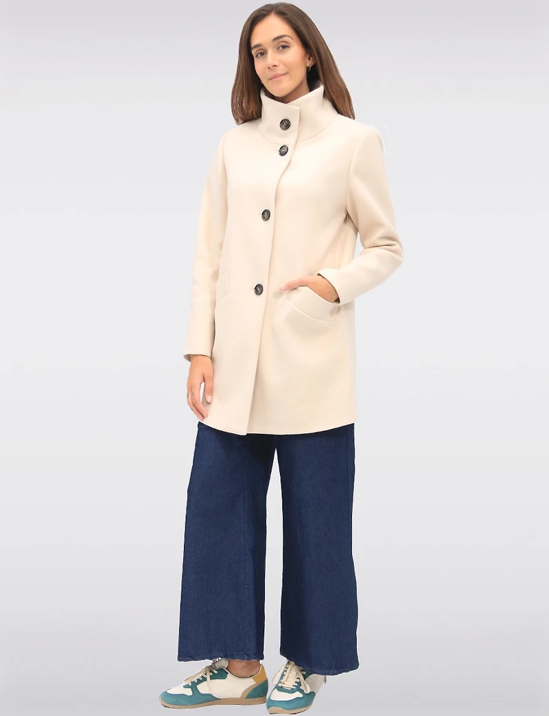 Manteau Zoe Coupe Droite en Laine Mélangée Col Haut & Boutonnage Simple Par Saki