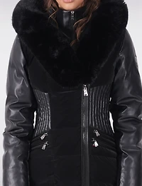 Manteau Chic avec Détails en Simili Cuir Plastron et Capuche Intégrée par Sicily