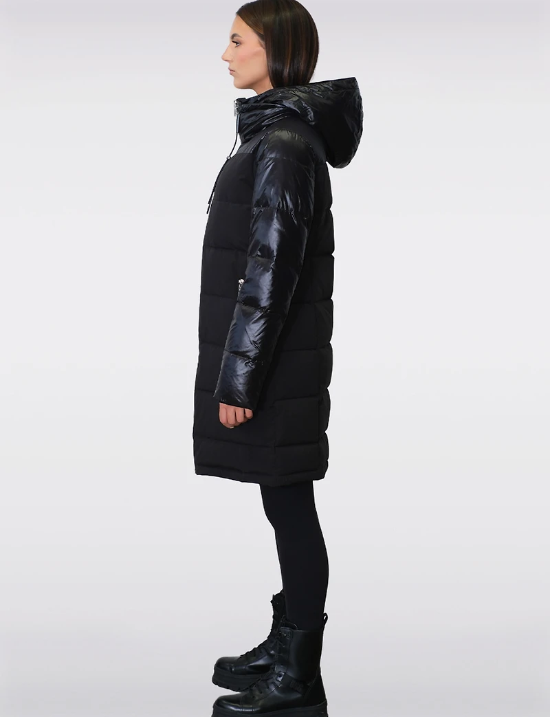 Manteau Elegant Matelassé Cintré en Duvet avec Capuche Attache?e par Sicily