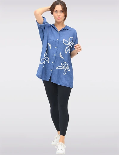 Blouse Asymétrique à Boutons avec Appliqué Floral et Manches 3/4 par Froccella