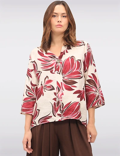 Haut à Fleurs avec Encolure Fendue Manches 3/4 et Détail Bouton par Froccella