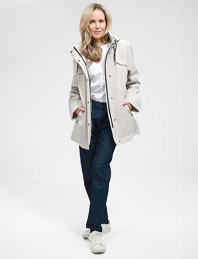 Manteau Végan Breathe-Tech® Softshell Polyvalente avec Capuche Amovible par Saki