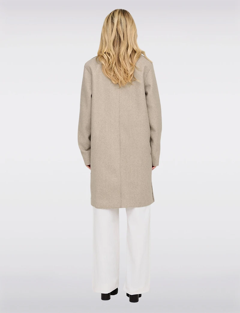 Manteau Chic Mi-Long à Boutonnage Simple avec Col Cranté et Bords Bruts par Only