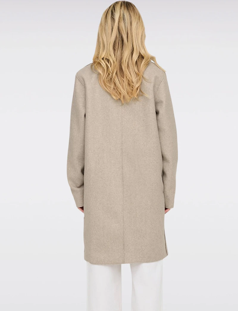 Manteau Chic Mi-Long à Boutonnage Simple avec Col Cranté et Bords Bruts par Only