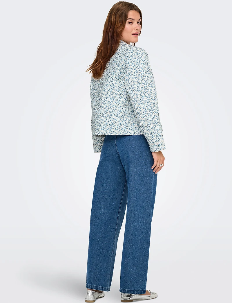 Manteau Matelassé Court Motif Paisley Bleu & Crème à Poches Plaquées par Only