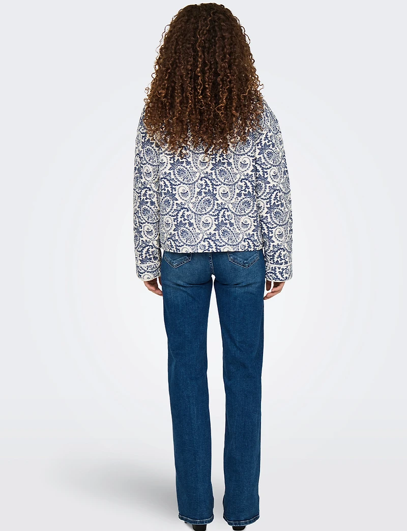 Manteau Matelassé Court à Imprimé Floral Tendance avec Poches Plaquées par Only