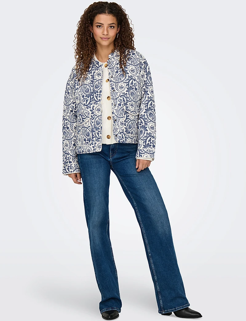 Manteau Matelassé Court à Imprimé Floral Tendance avec Poches Plaquées par Only