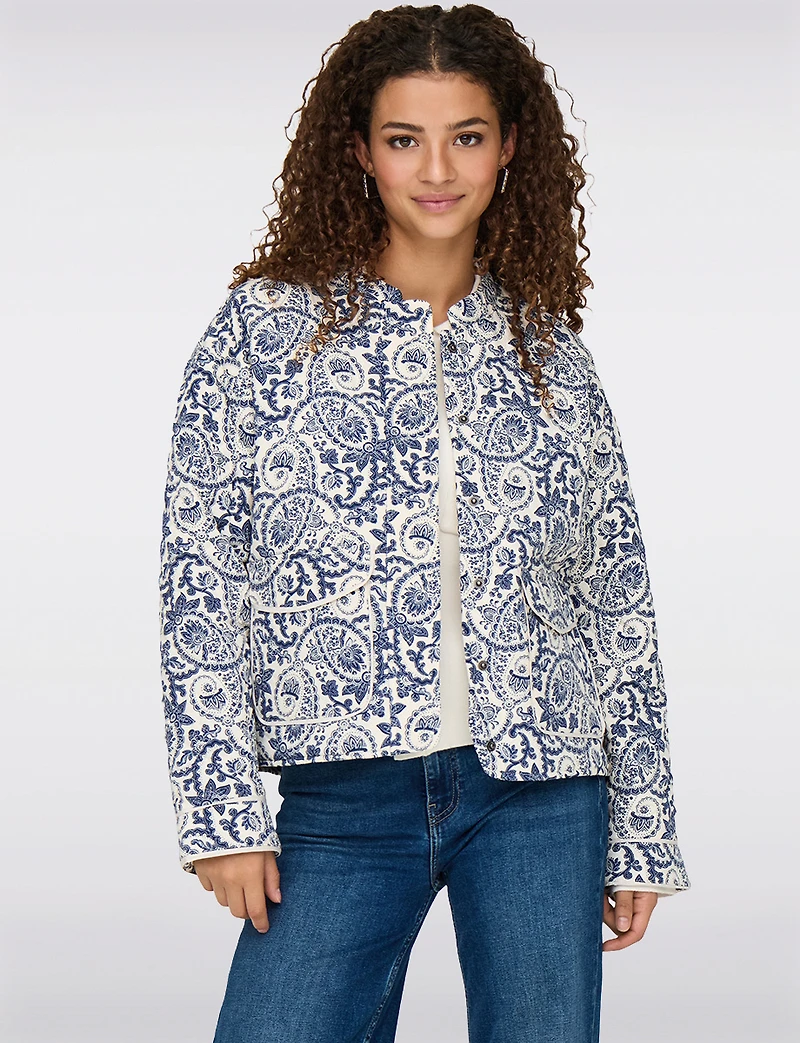 Manteau Matelassé Court à Imprimé Floral Tendance avec Poches Plaquées par Only