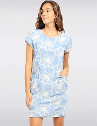 Robe À Manches Courtes en Jean Texturé Avec Poche Avant Brodée De Motifs Floraux