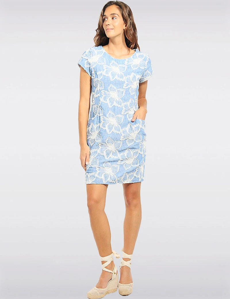 Robe À Manches Courtes en Jean Texturé Avec Poche Avant Brodée De Motifs Floraux